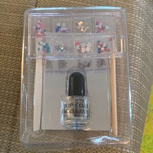 🧚‍♀️3/$12🧚‍♀️Nail kit with gems and topcoat